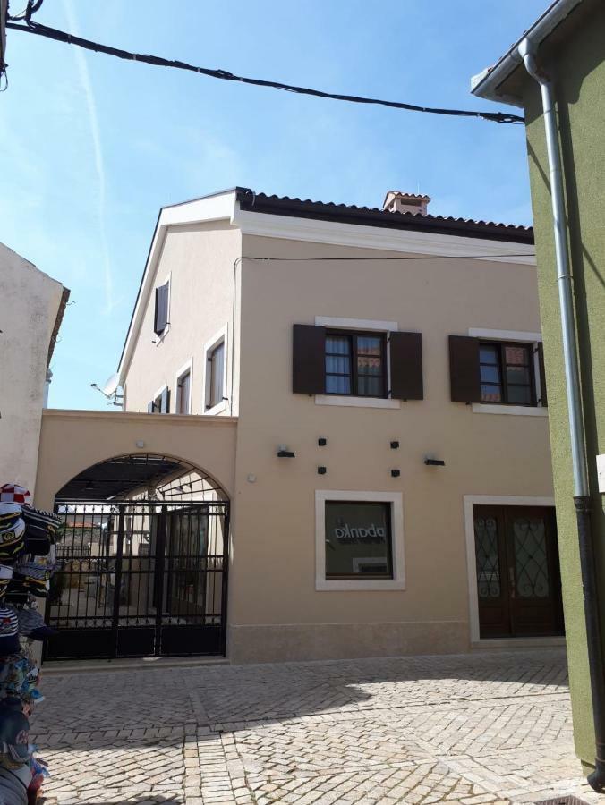 Apartments Mihael Нін Екстер'єр фото